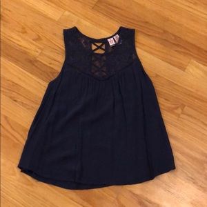 Lace detailed flowy tank top!